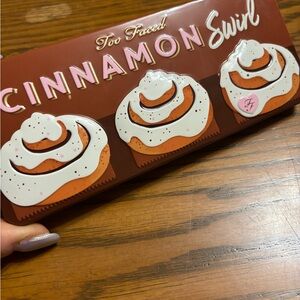 Too Faced Cinnamon Swirl Palette with Cupcake Motif